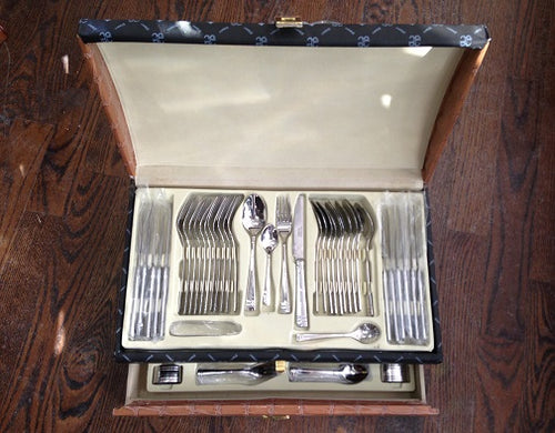 96 Pc. Cutlery Set Berlin Gold